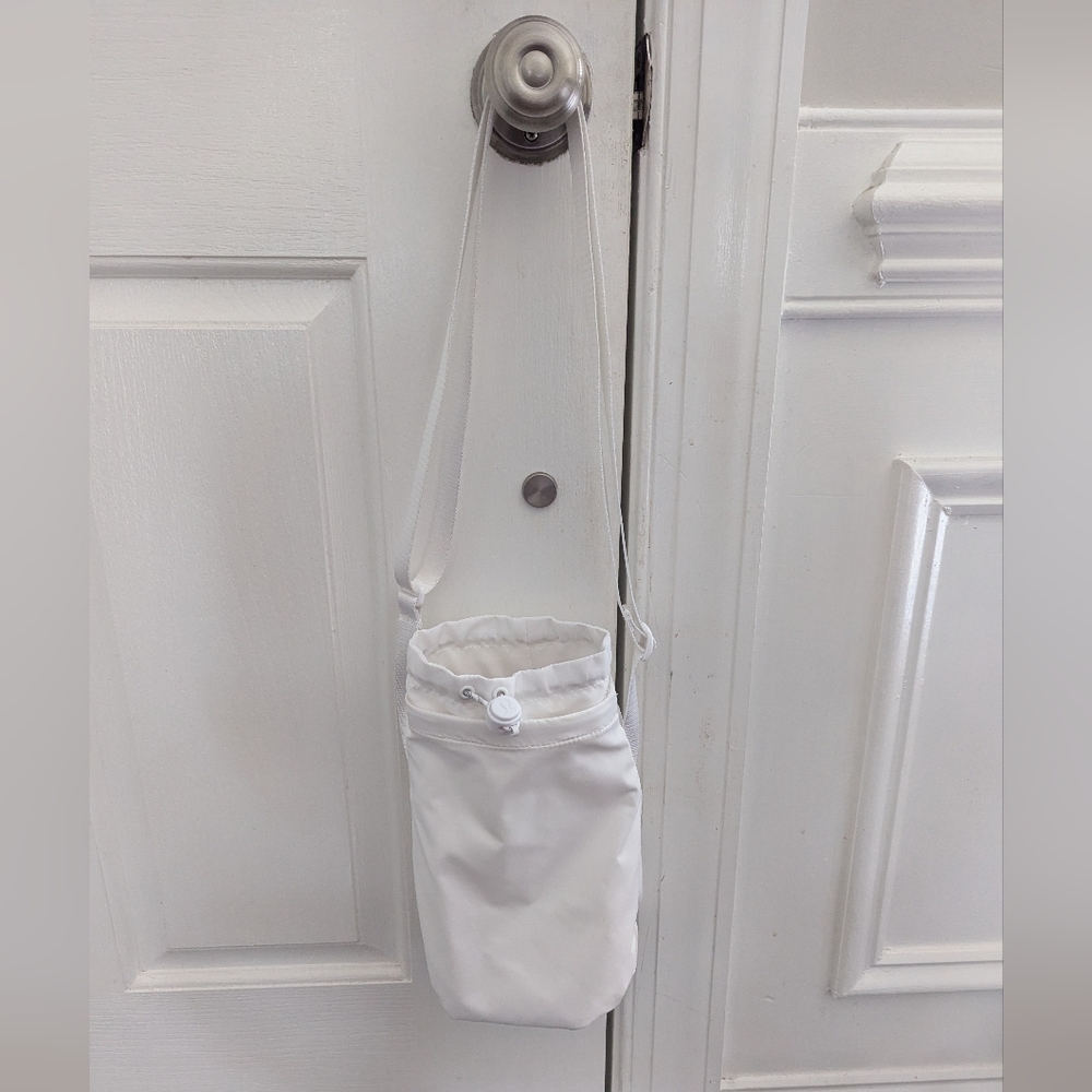 Lululemon water bottle cross body bag 2.5L white